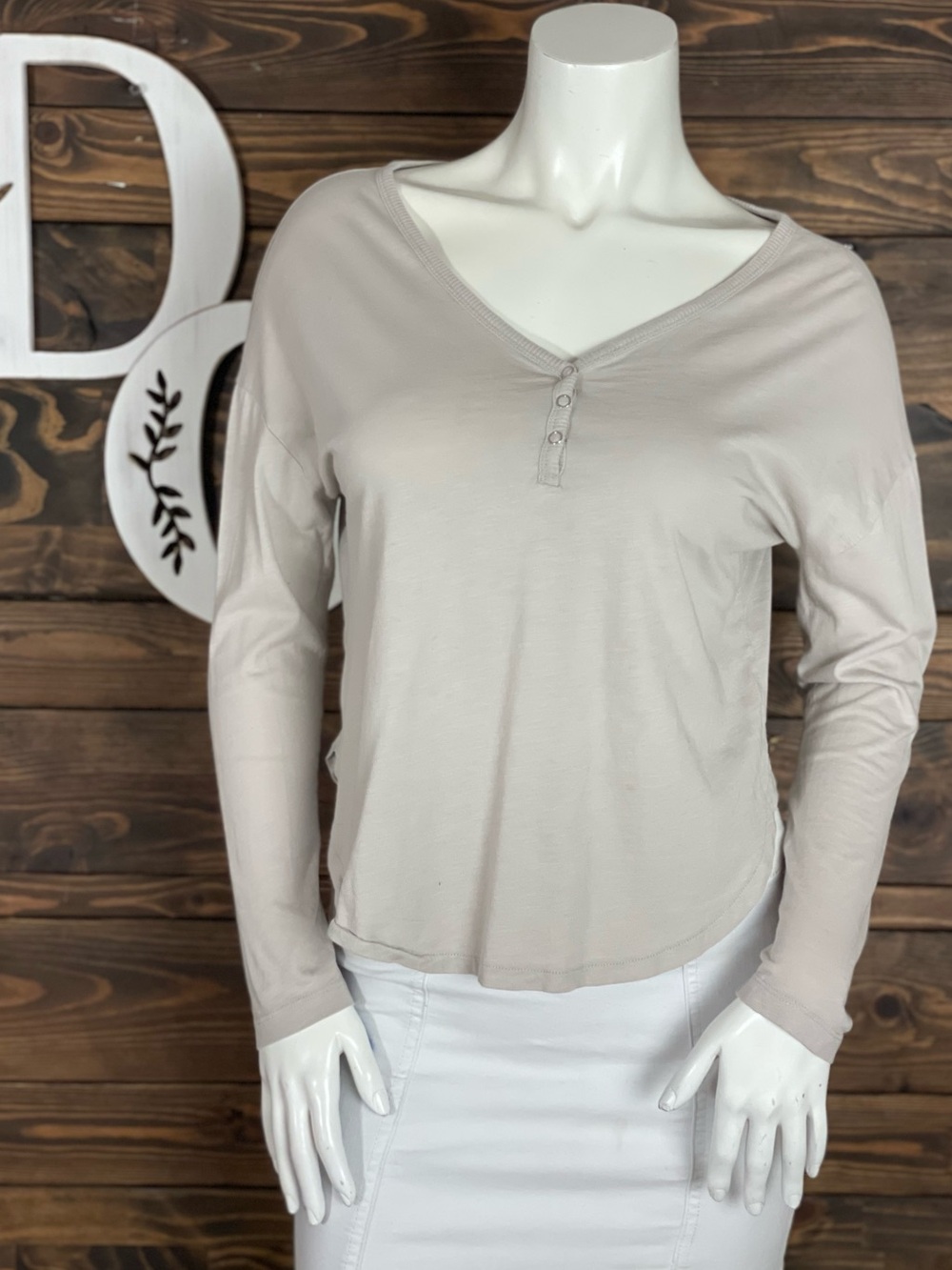 Lou & Grey | Soft Taupe V-Neck Henley Long Sleeve Top Quarter Snap Button Ribbed